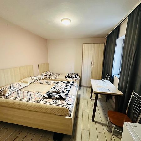 Urban Life Tirana- Economy Rooms מראה חיצוני תמונה